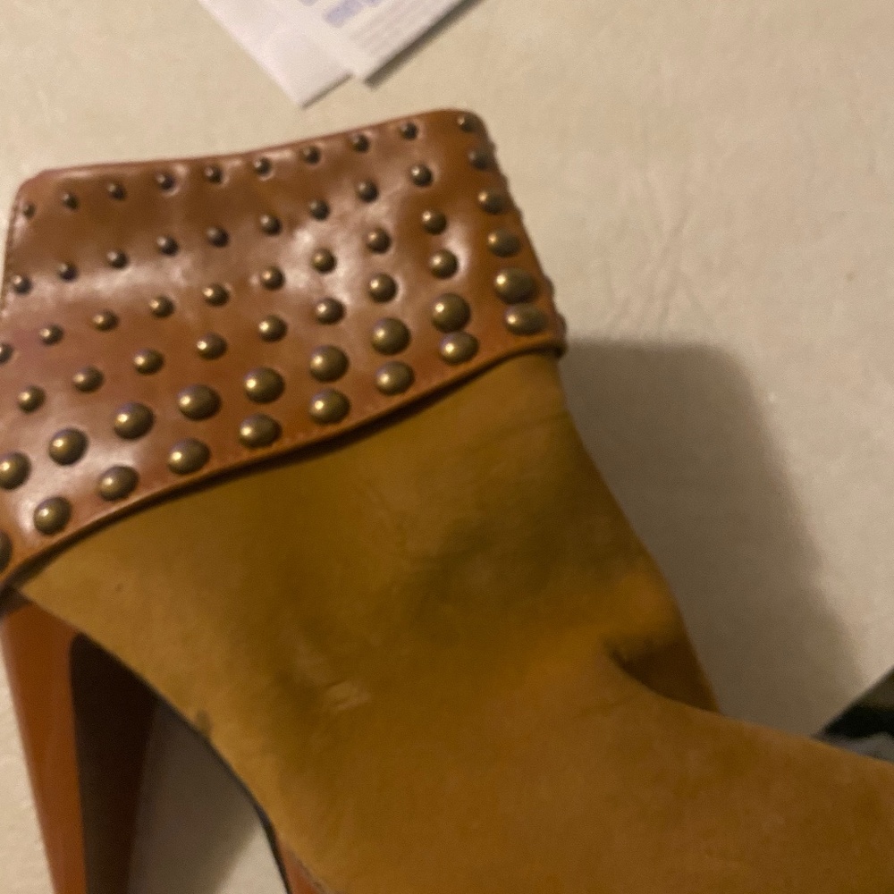 High heel shade  studded ancle boots